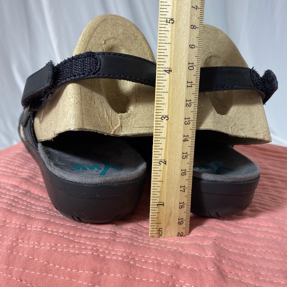 YUU ladies black strap sandal, size 8 - Picture 5 of 9
